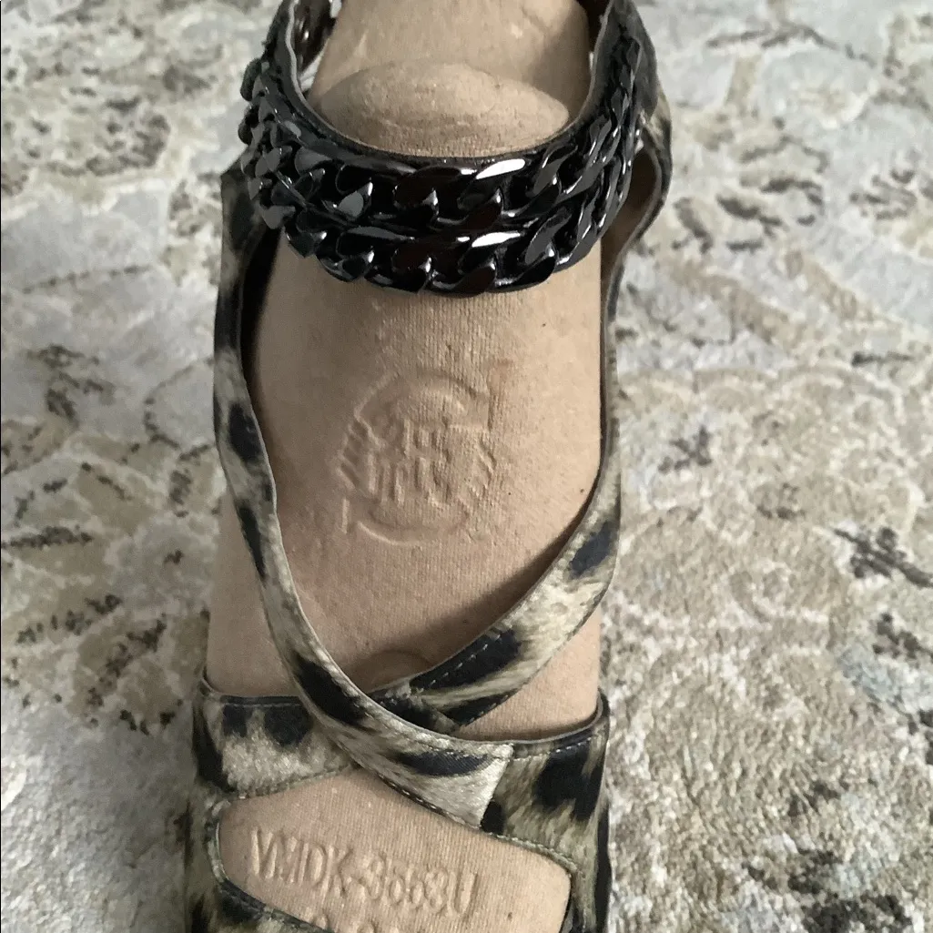 Sexy GUESS sandals 🥀 - Image 11