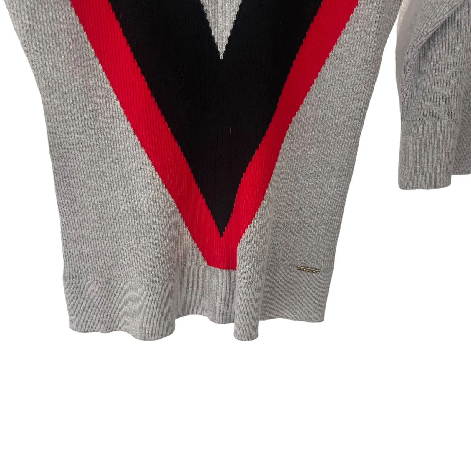 T Tahari Size Medium Grey Ribbed Soft Viscose V Long Sleeve Round Neck Sweater - Image 3