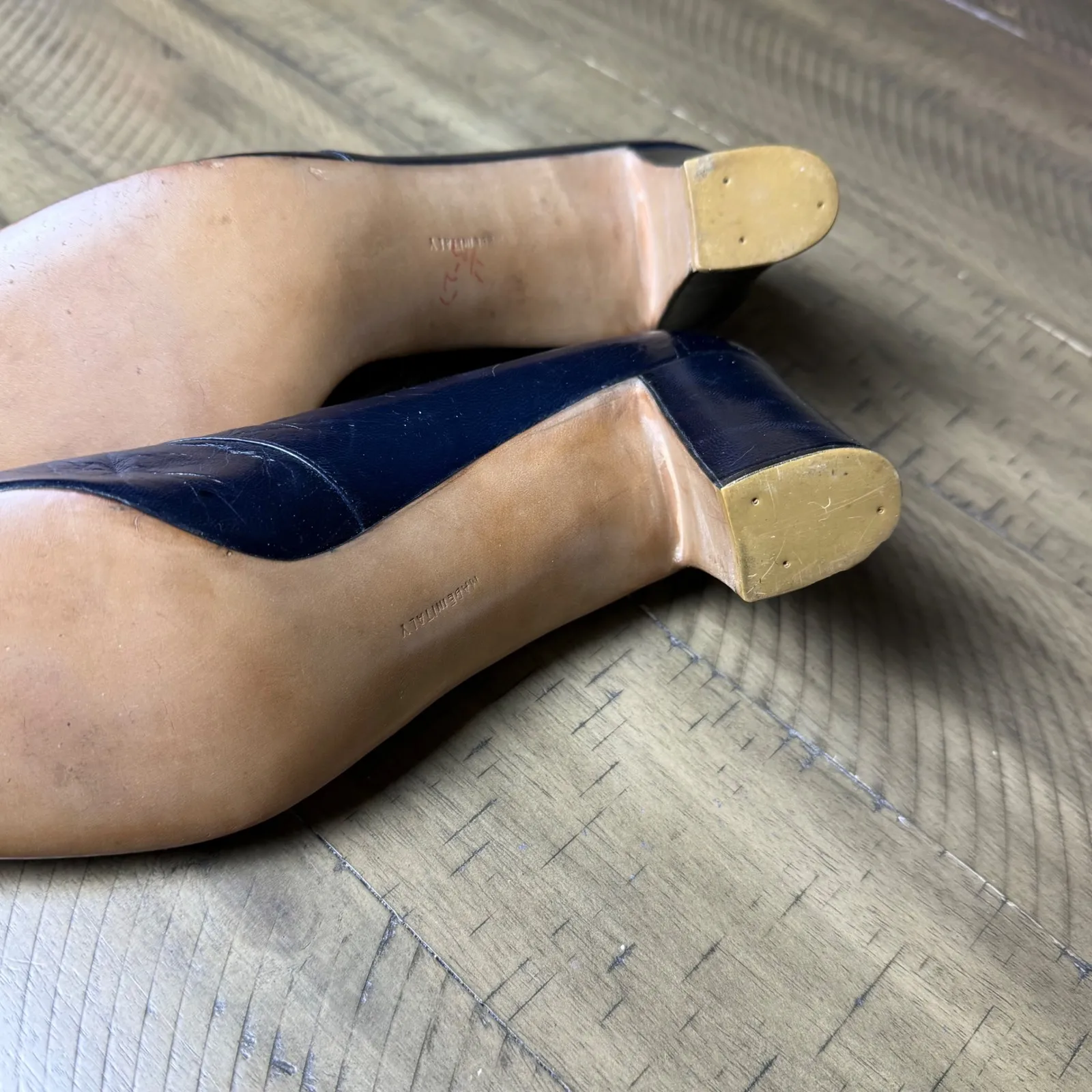 Vtg Salvatore Ferragamo Navy Blue Leather Cutout Block Heel Pumps Women Size 9B - Image 9