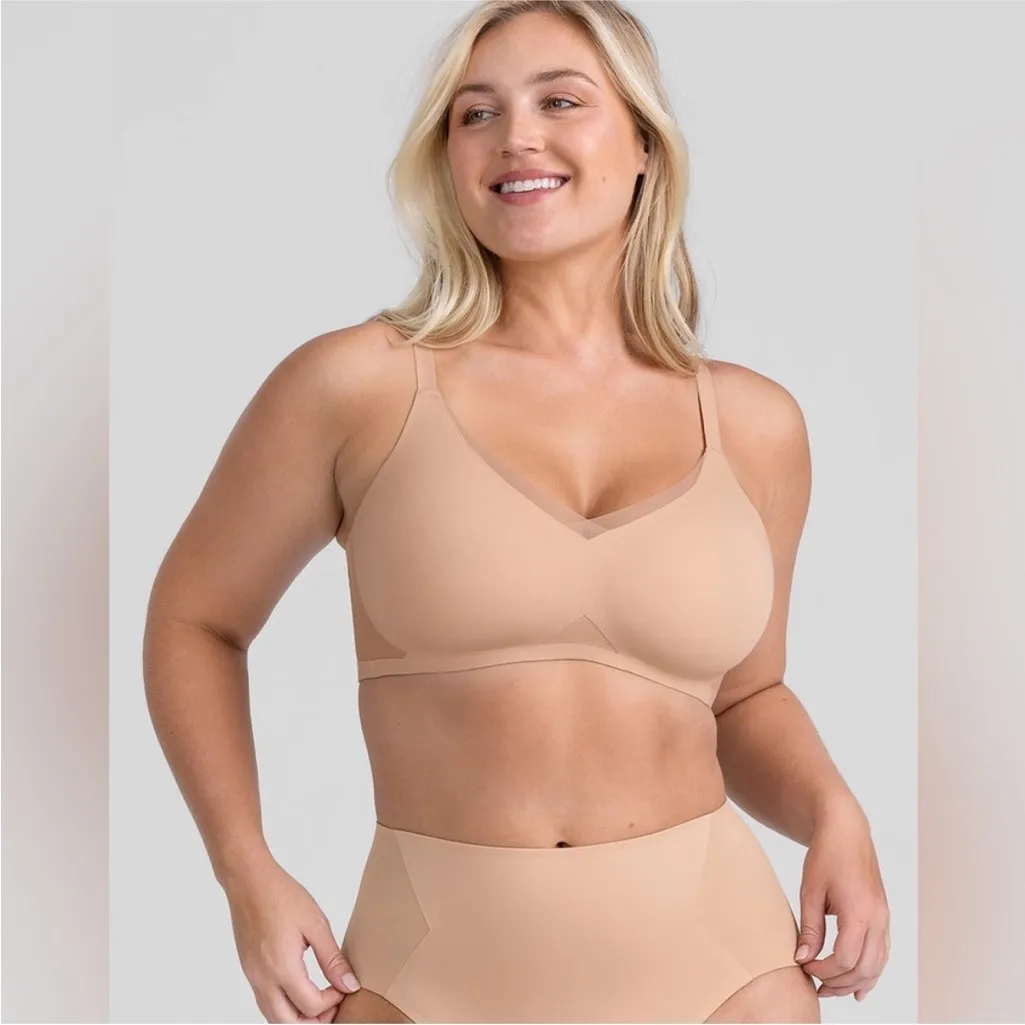 Honeylove CrossOver Wireless Bra in Sand Nude - Image 2