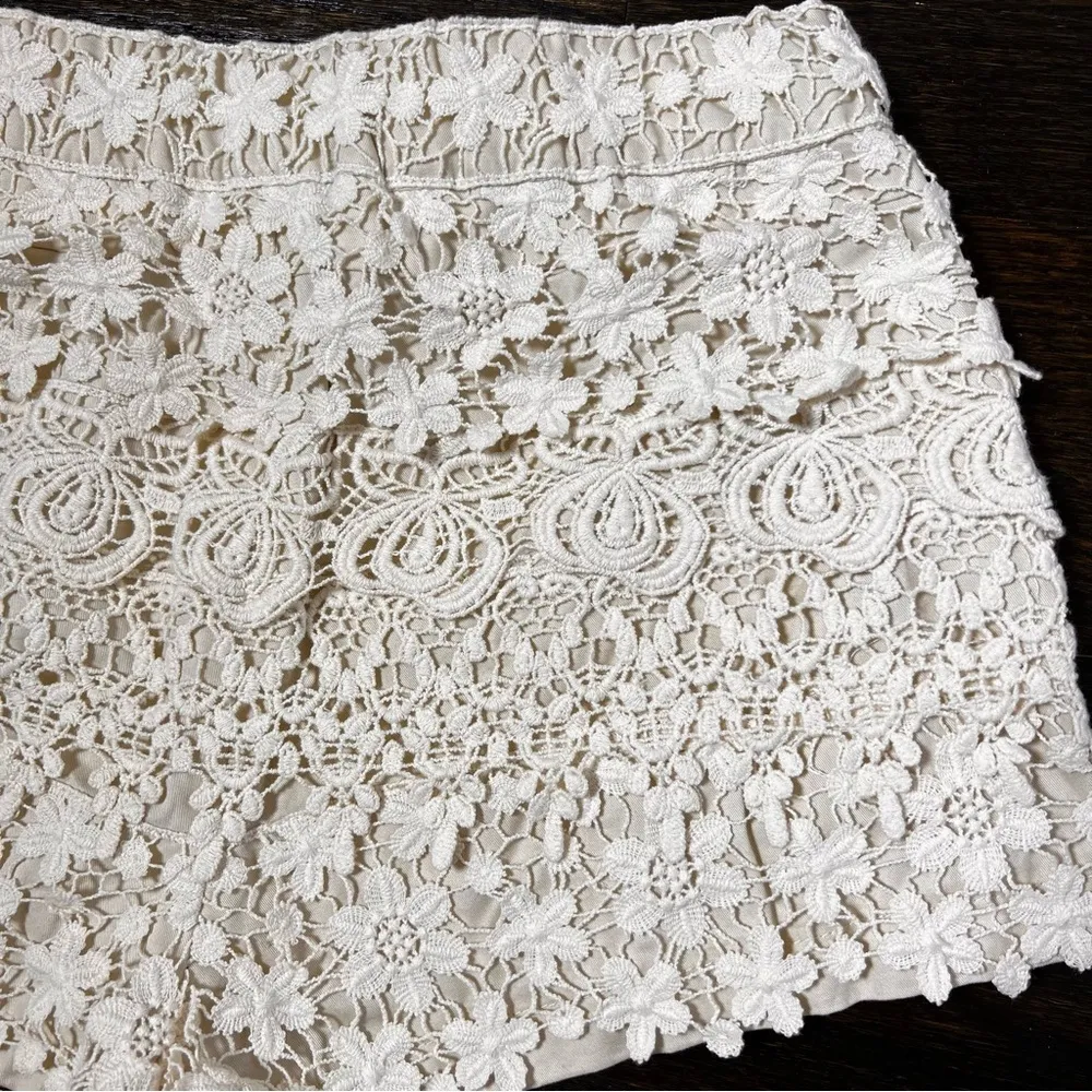 Zara Cream Lace Dressy Short Shorts - Image 8
