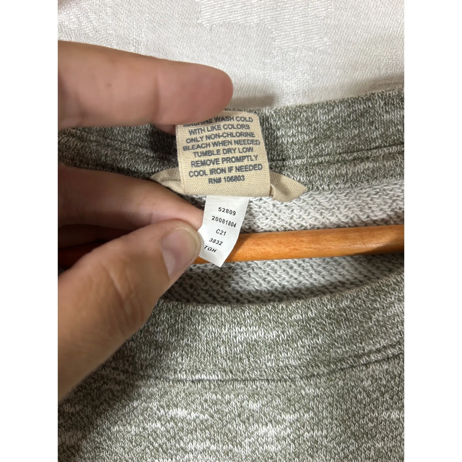 Duluth T Shirt Sweatshirt Large Gray Green Textured Creme de la Hem Untucked - Image 6