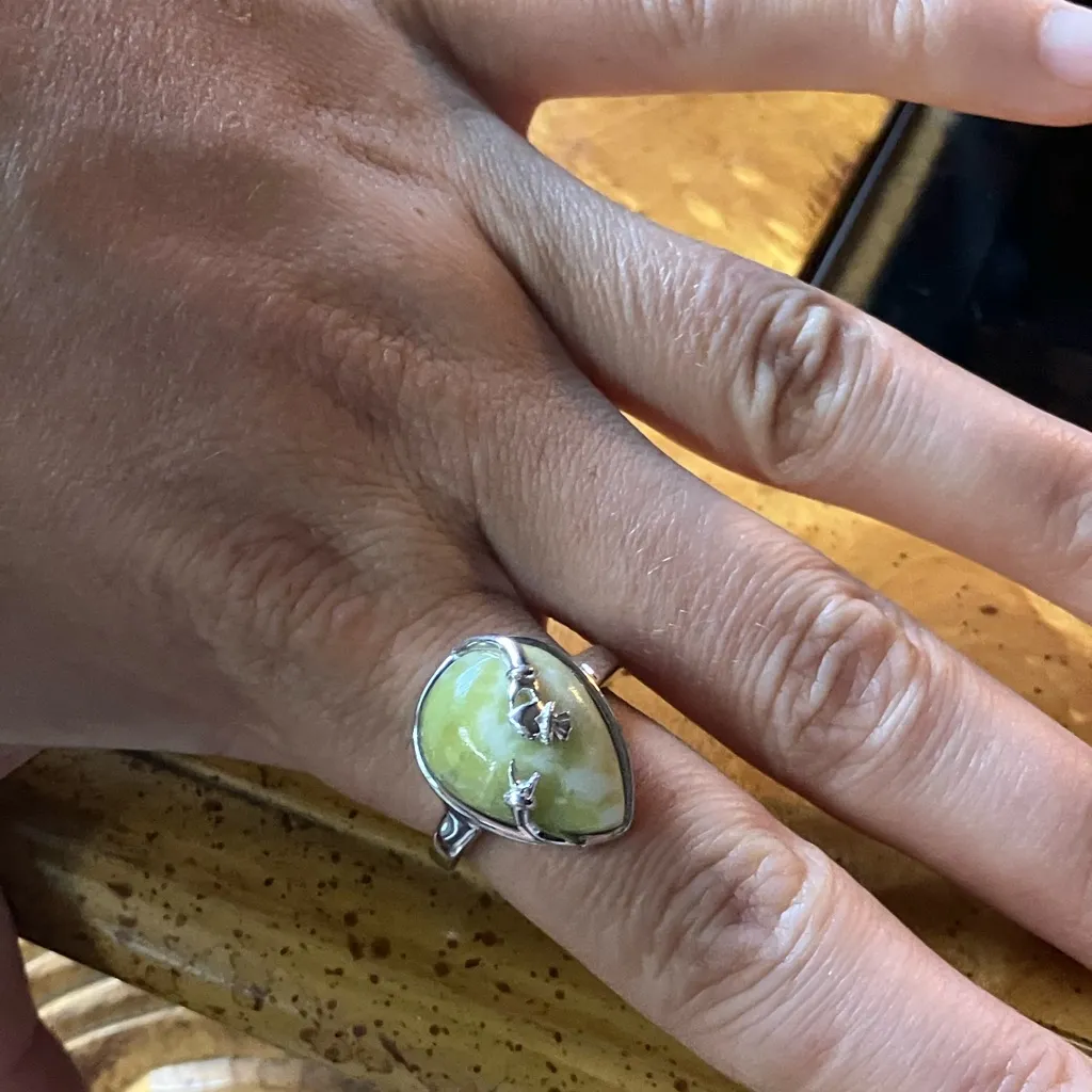 Natural Connemara Marble Sterling Silver Claddagh Ring Size 9 - Image 4