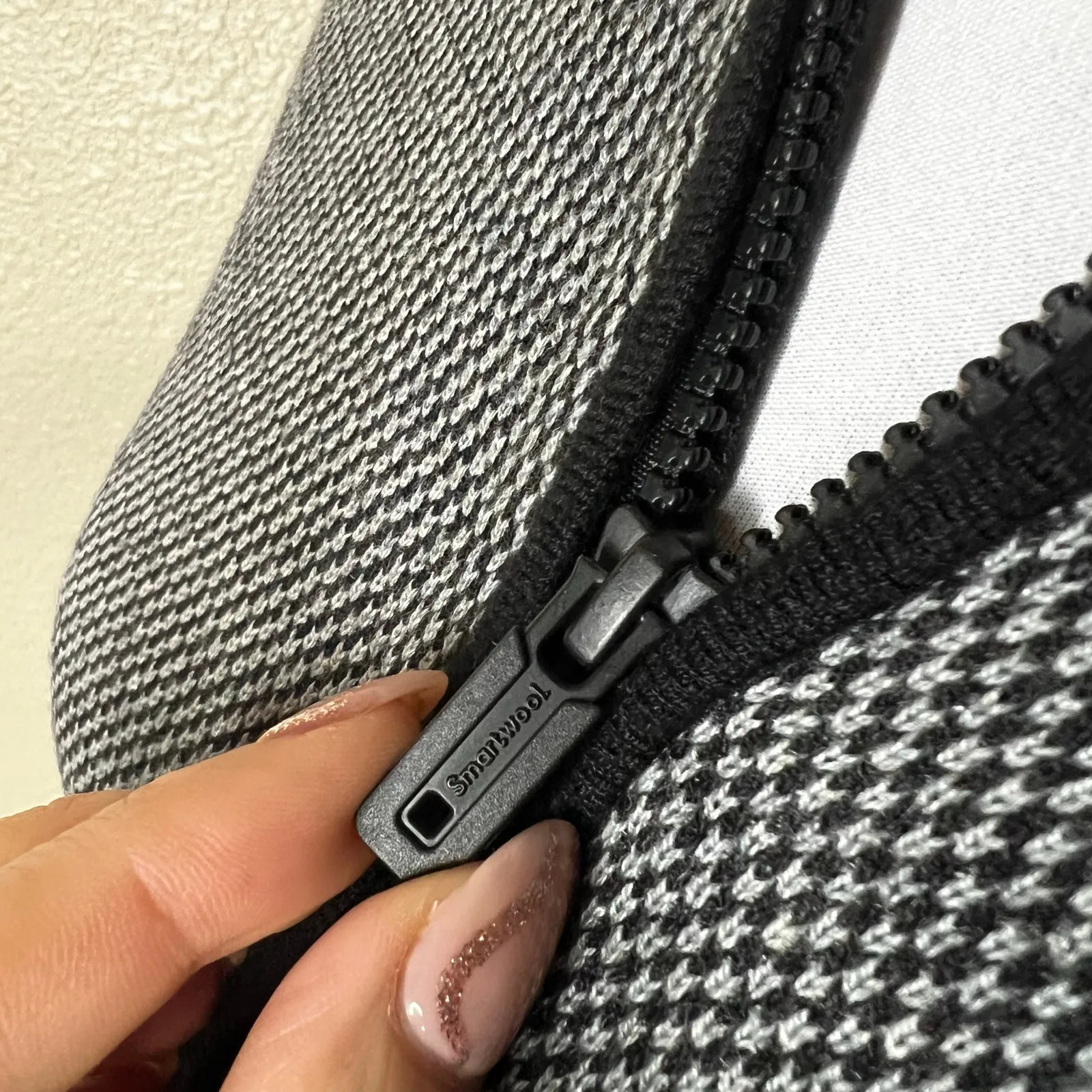 Smartwool Womens MEDIUM Dacono Ski Full Zip Wool Blend Sweater in black white - Image 4