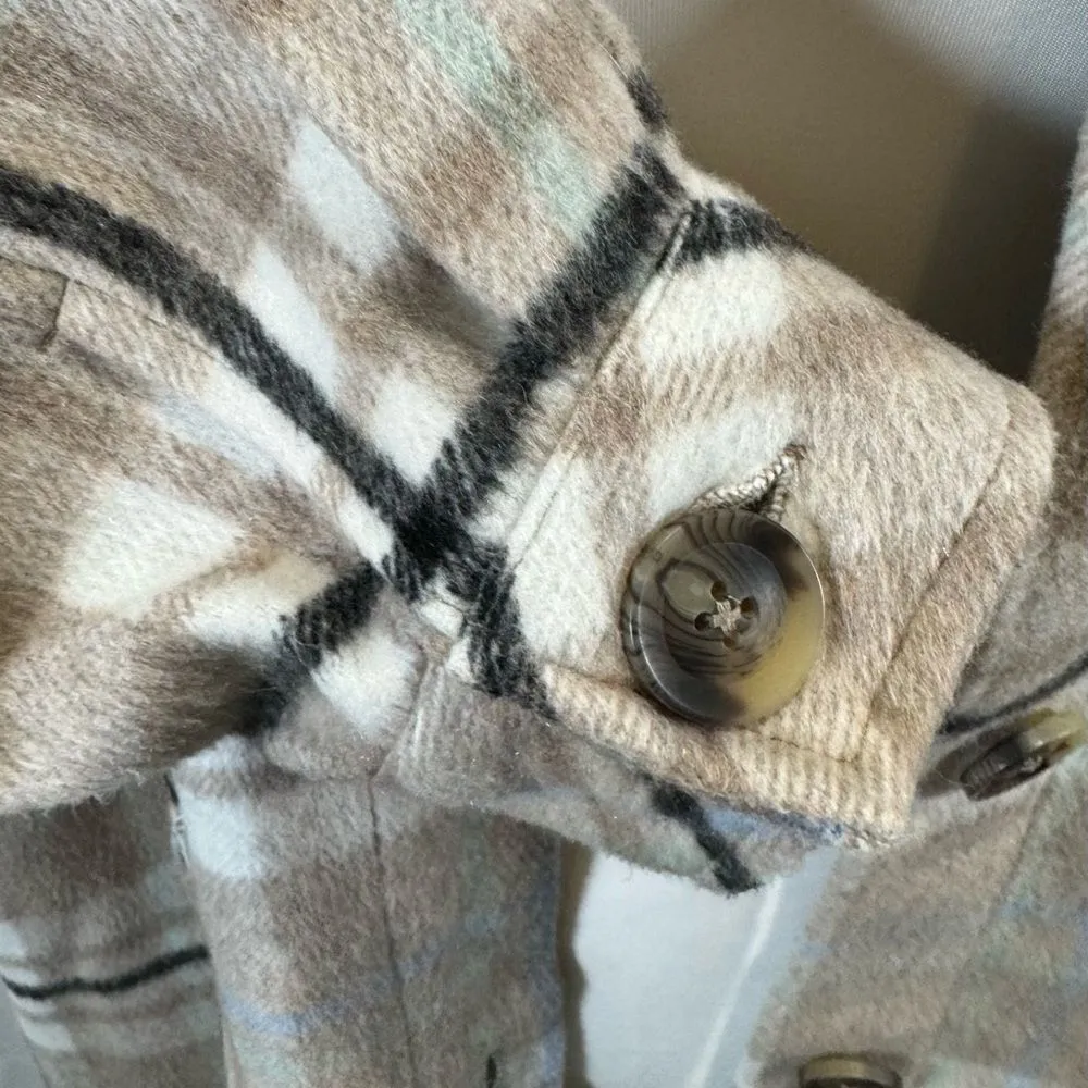 Amazingly comfortable oversized plaid Shacket size large Tan - Image 5