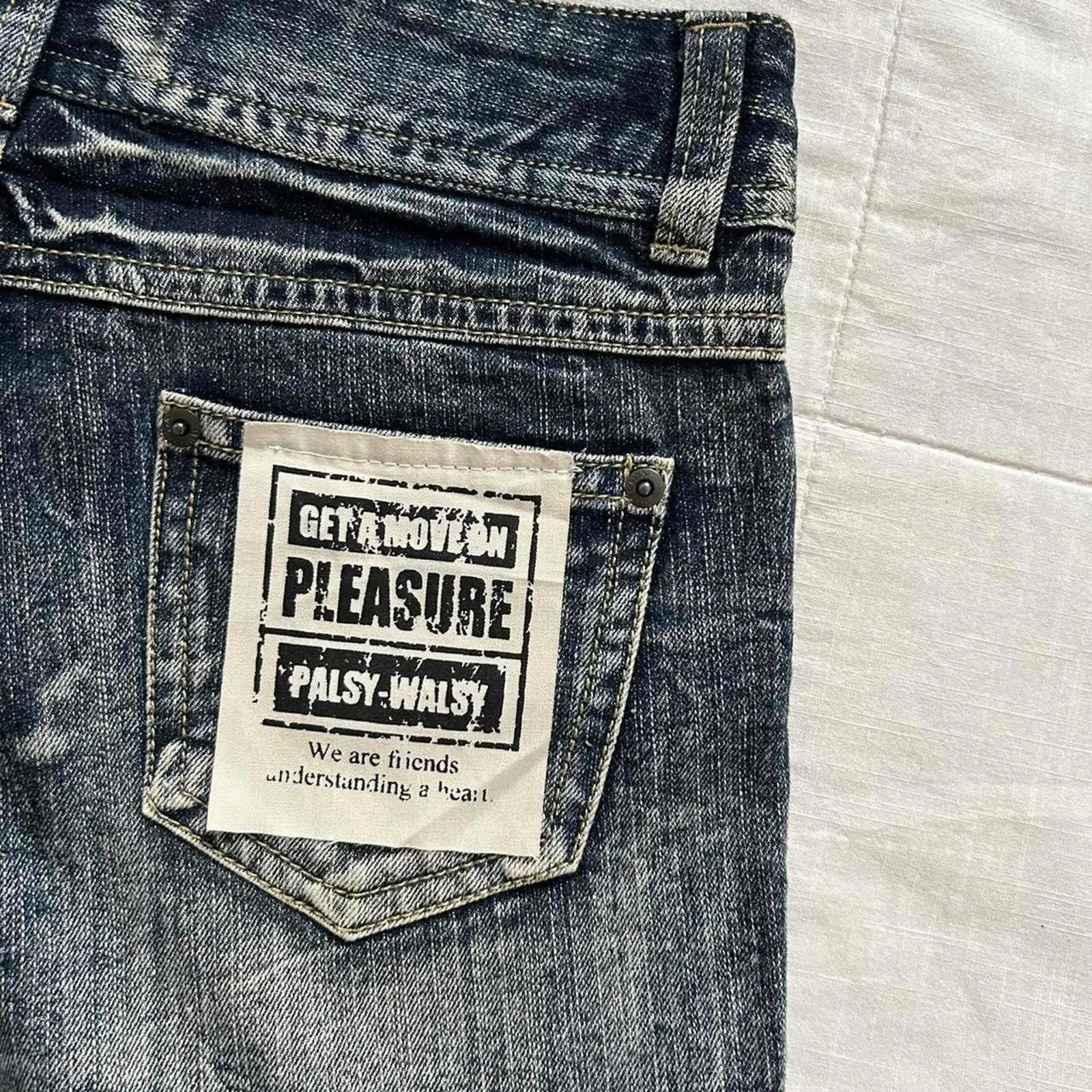 Japanese brand high contrast wash blue denim shorts with pocket flag Size xs - Image 4