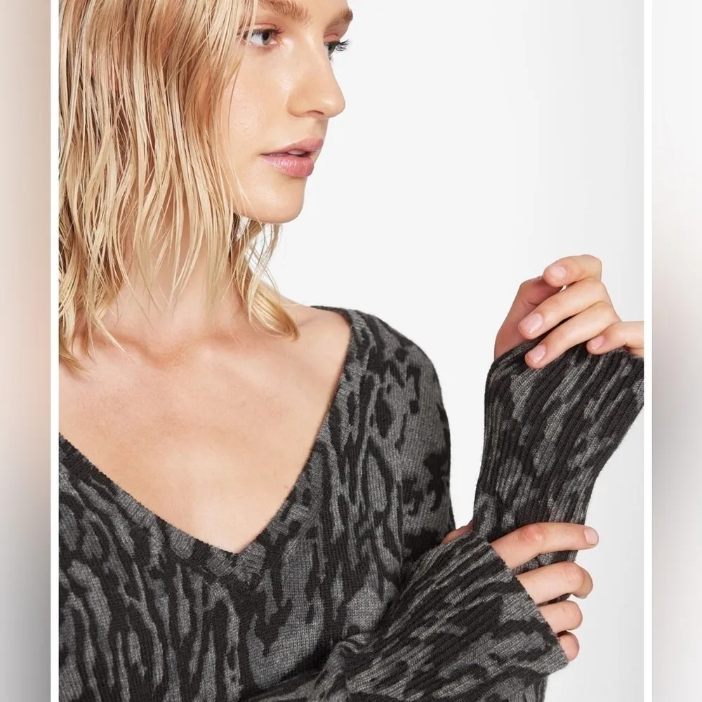 PAM & GELA Juicy Couture V Neck Cashmere Wool Sweater Size Small Black Leopard - Image 6