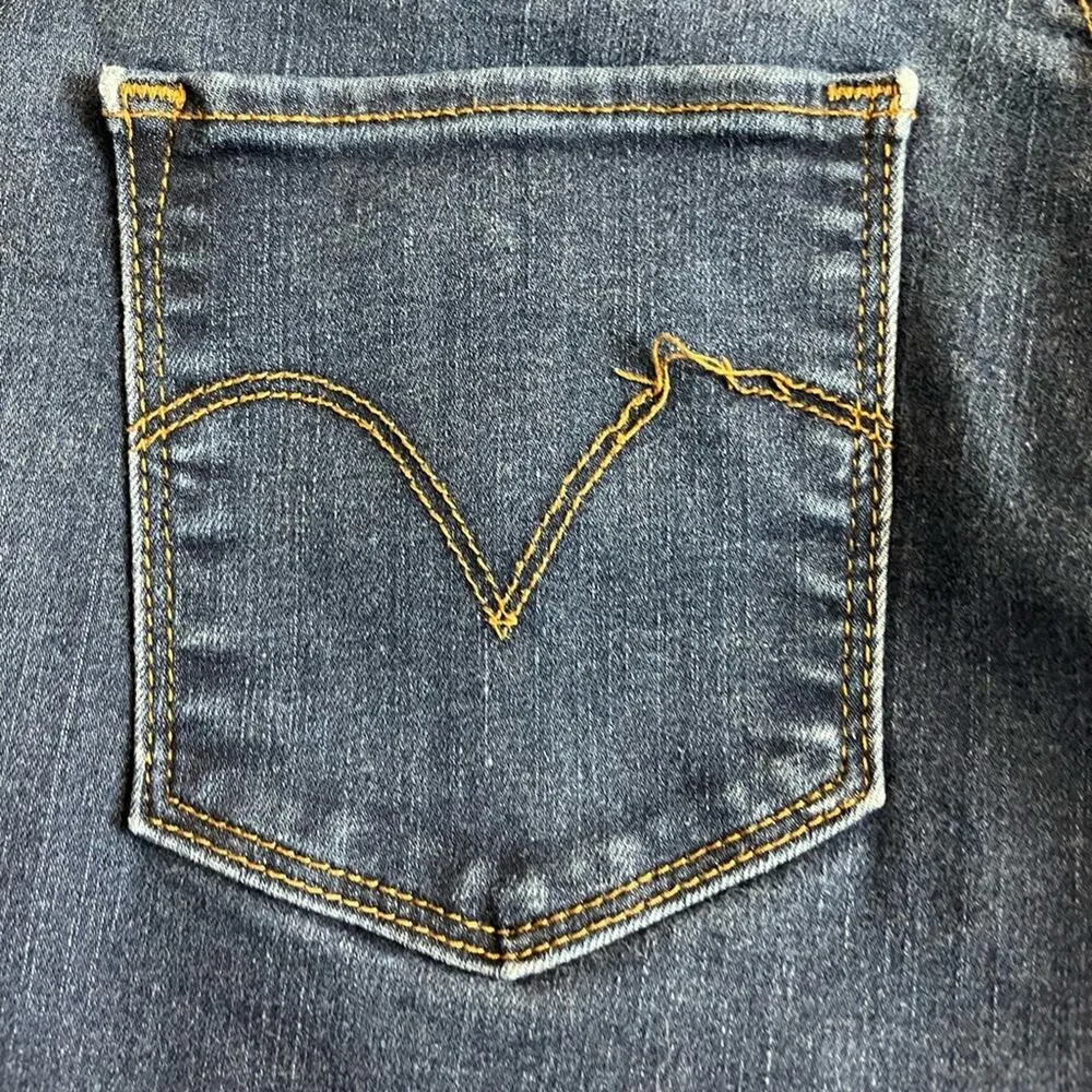 Levi’s Women's 9" Mid Rise Skinny Dark Wash Ankle Stretch Jeans Size 8 - Image 7