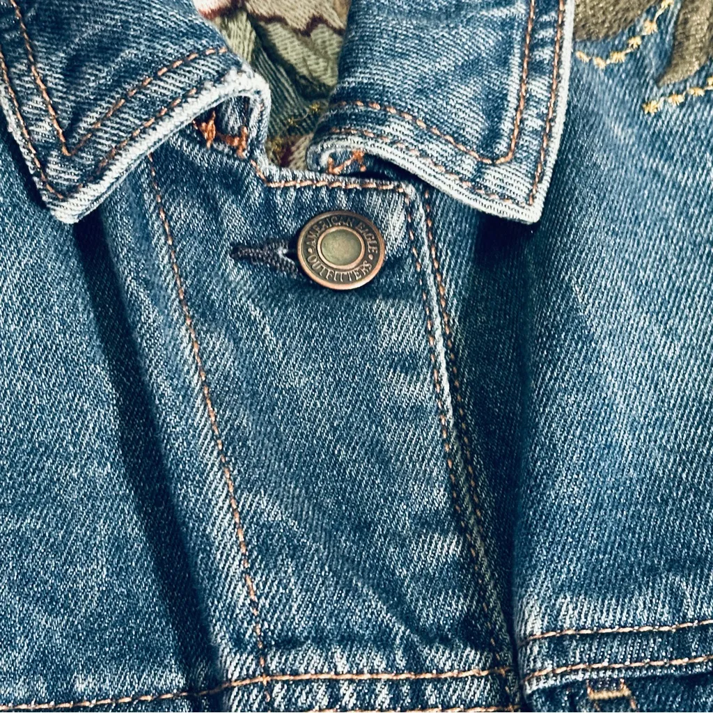 AE Oversized Denim Jacket with Large Red Floral Embroidery Size M - Image 8