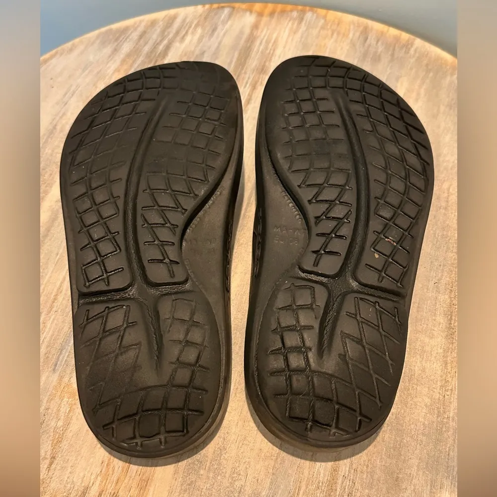 OOFOS original black sandal Unisex Men’s 5 Women’s 7 - Image 10