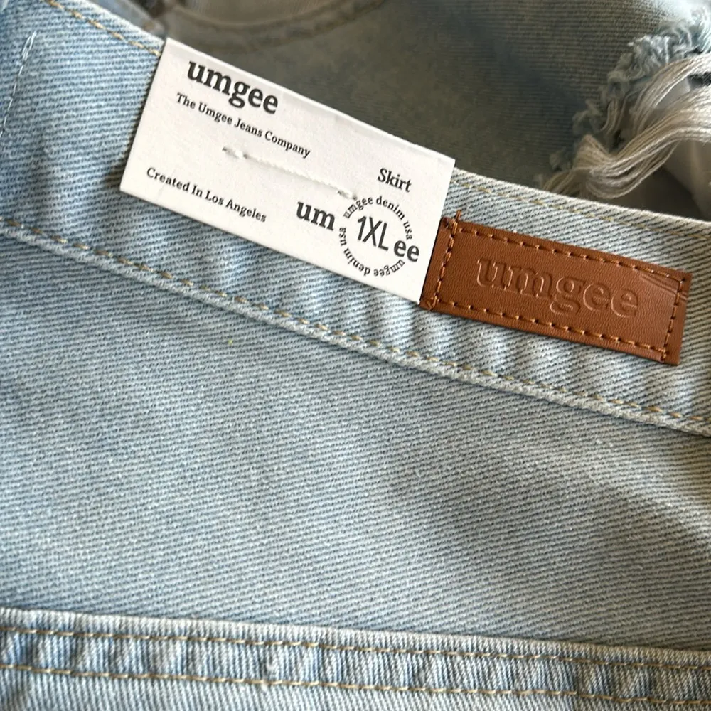 NWT UMGEE Distressed High Waisted Denim Skirt Light Wash SZ-1XL - Image 9