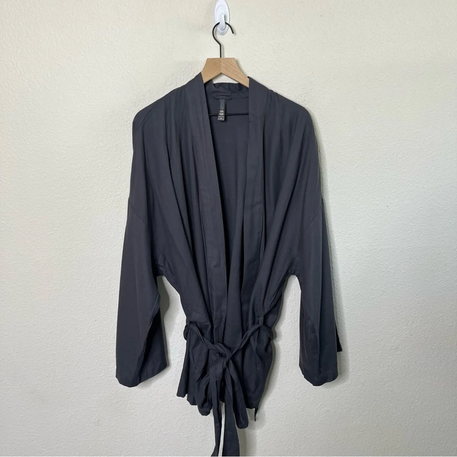 SKIMS Drapey Cotton & Modal Robe Style Pajama Top Grey Womens Size XL - Image 2