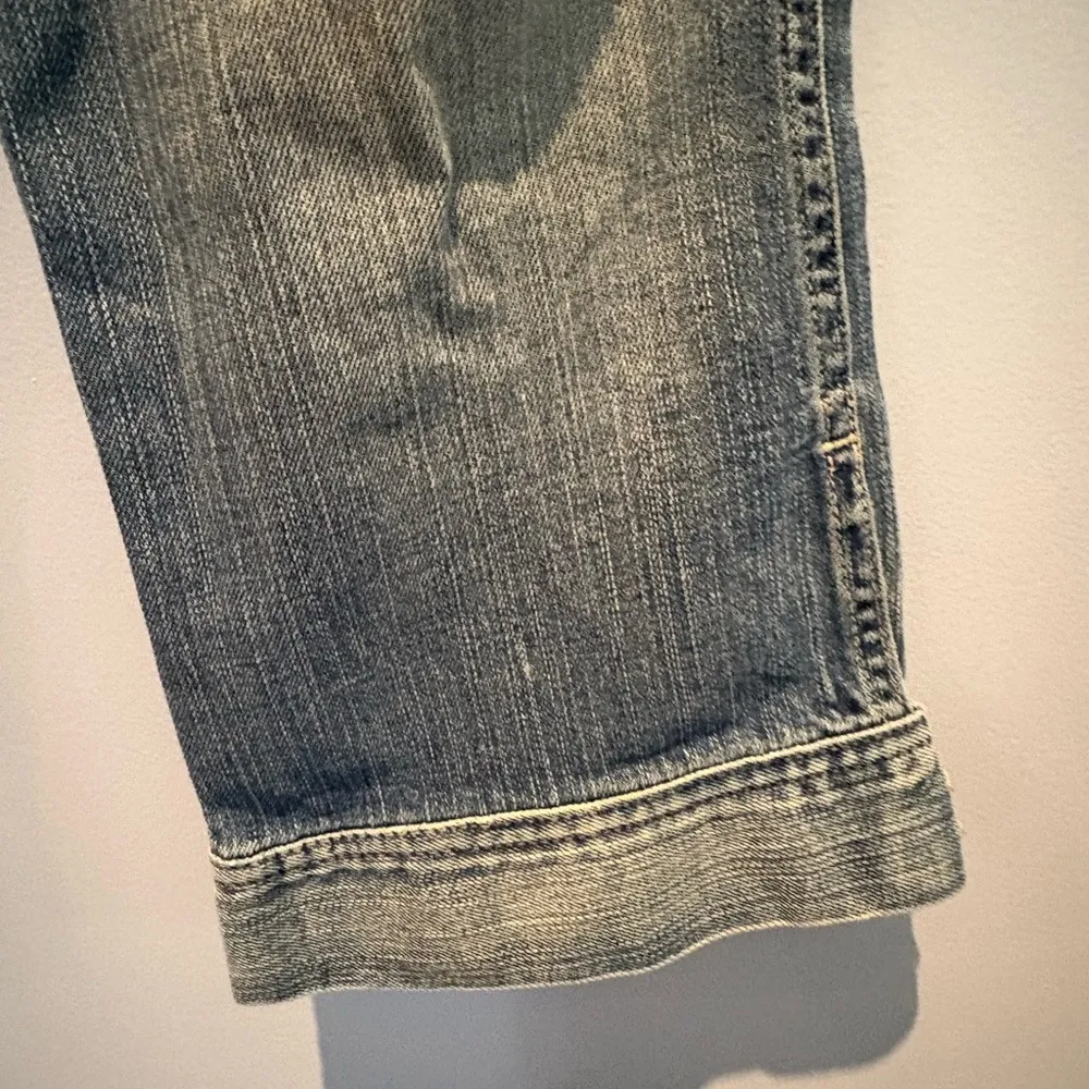 Woman’s Vintage Guess Blue Ankle Cropped Jeans Distressed Jeans in Size 28 - Image 3