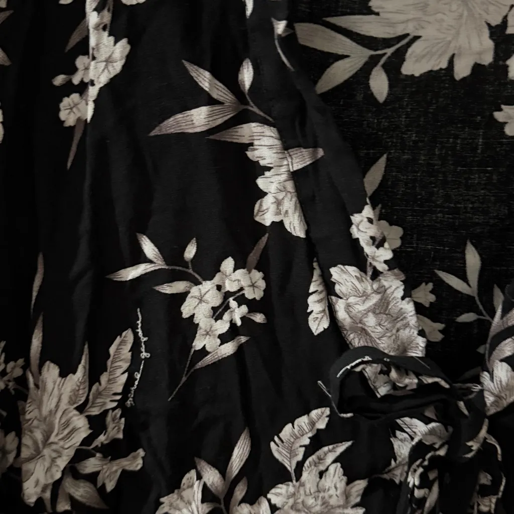 Spiritual Gangster Black and White Floral Kimono one size - Image 3