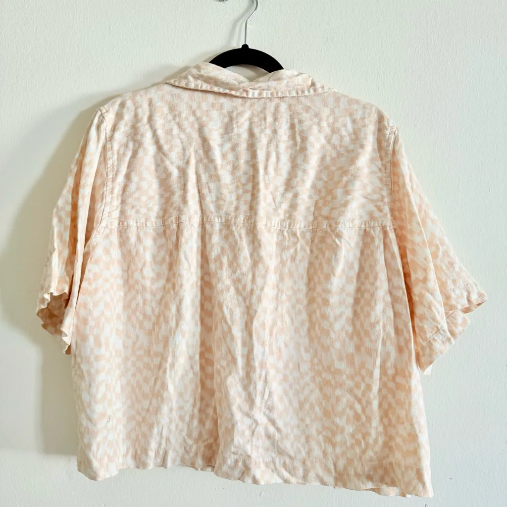 Universal Thread • Light Peach and White Checkered Button-Down Shirt - Image 2