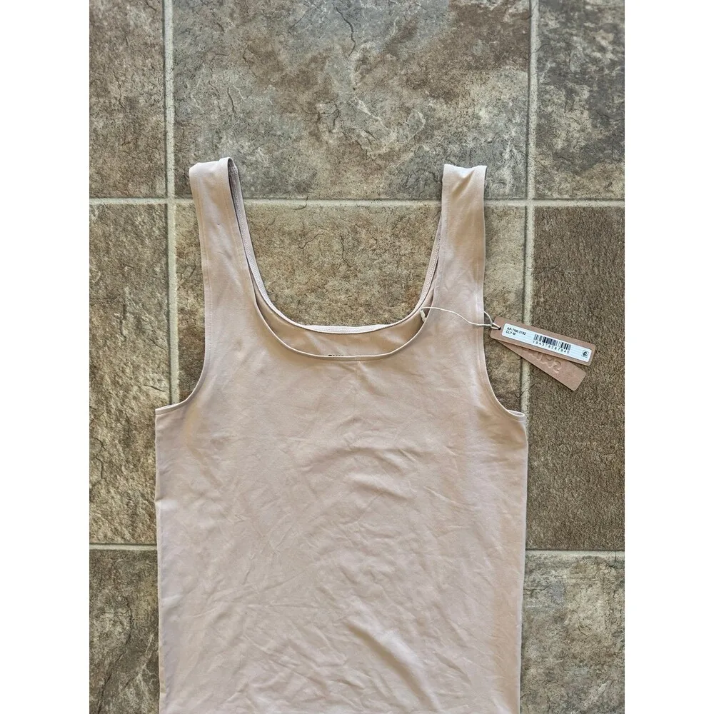 Skims Soft Smoothing Seamless Tank Clay Size Medium - Image 4
