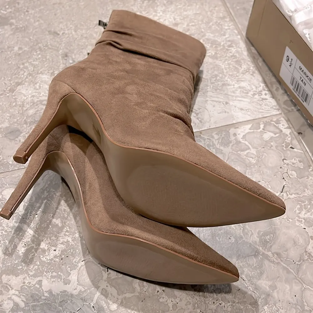 Journee Collection Markie Back Heel Zip Stiletto Booties in Tan, Size 9.5 NEW - Image 10