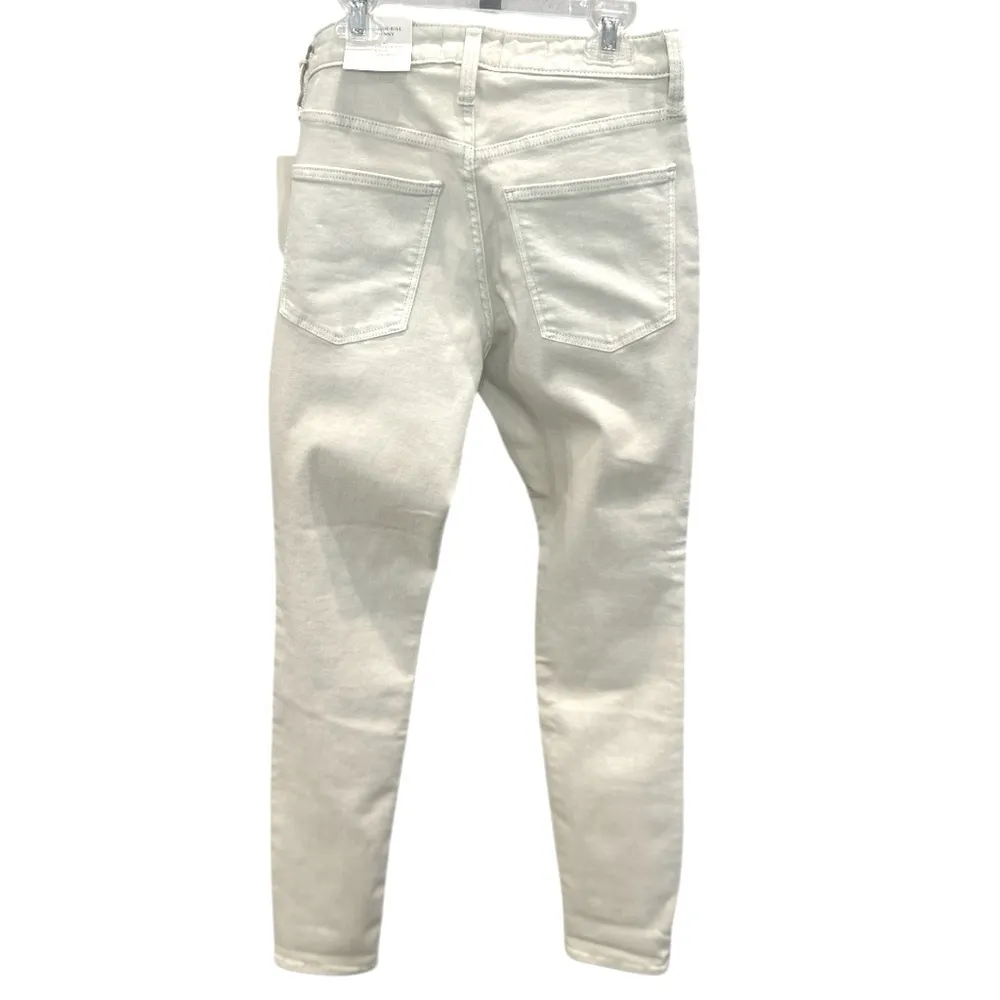 Universal Threads SZ4 HIGH RISE
SKINNY FITTED HIP & THIGH
SLIM LEG SUPER STRETCH - Image 3