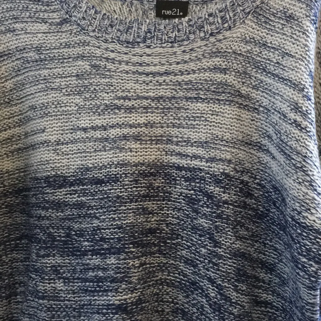 FINAL MARKDOWN Junior rue 21 sweater medium - Image 4