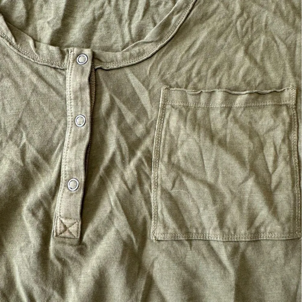 Aerie  Oversized Henley Tee NWT size Small Olive‎ Green Short Sleeves Snap Front - Image 3