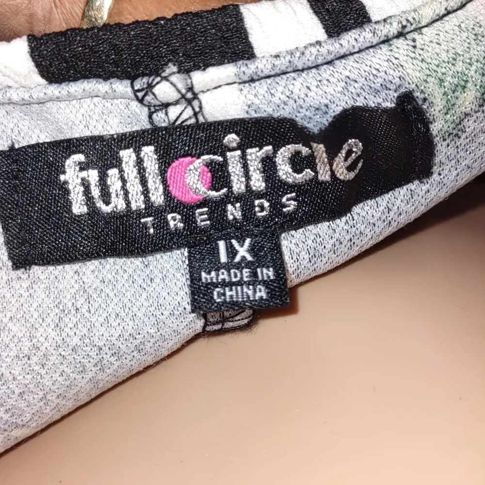 Full Circle Trends  dress - Image 4