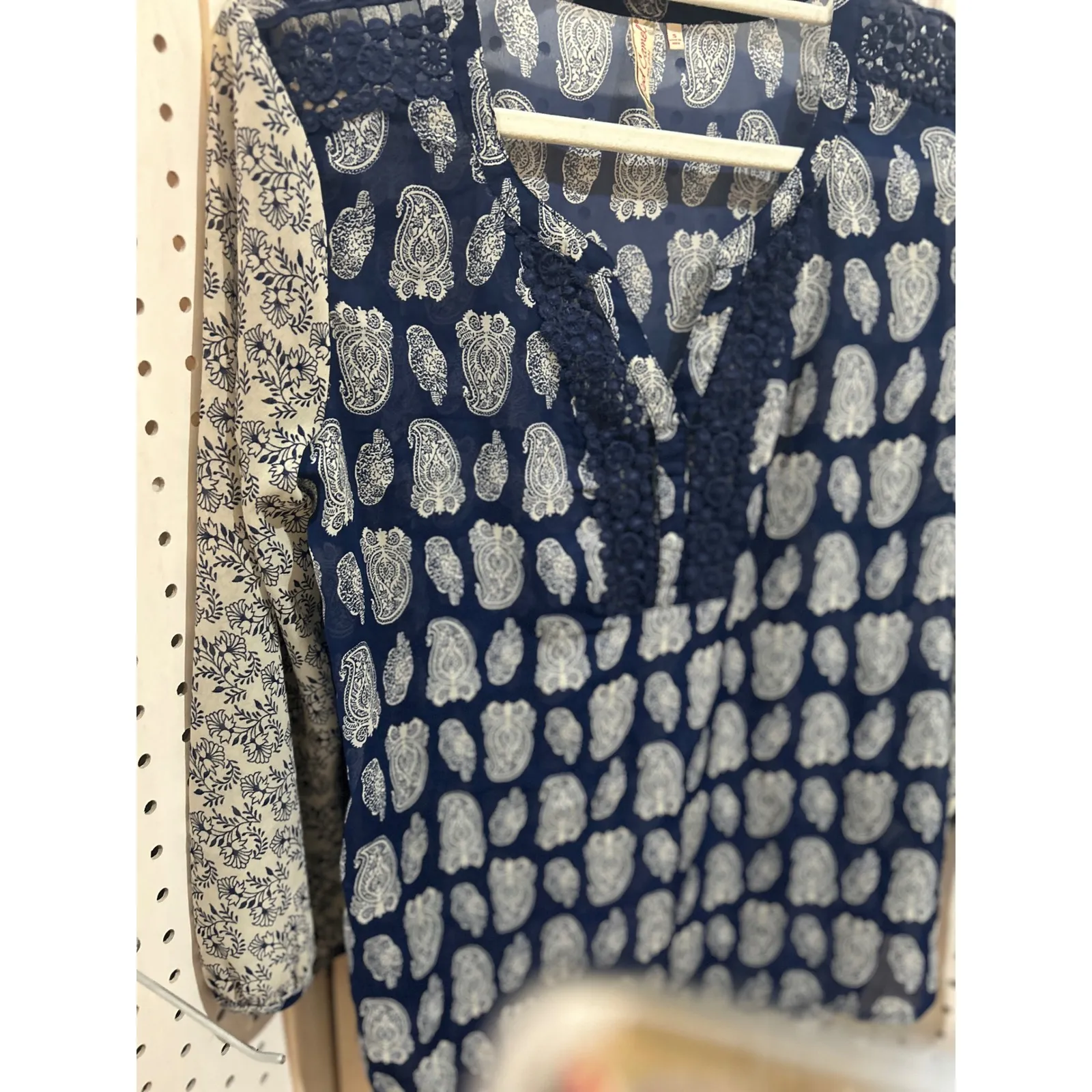 Indigo Moon Paisley Lace Trim V Neck Blouse Top Women's Size M Blue Size L - Image 2