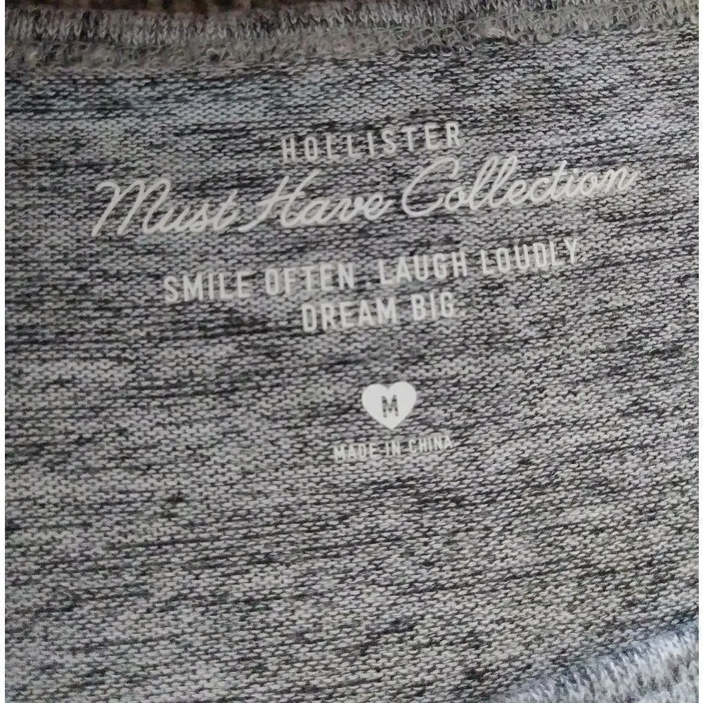 Hollister Heathered Grey Cold Shoulder Top - Image 5