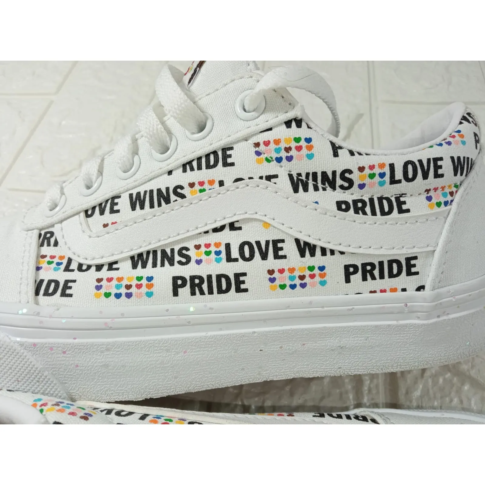 Vans Women's Sneakers Ward Pride Love Wins White Glitter Skate Size 6 - Image 7