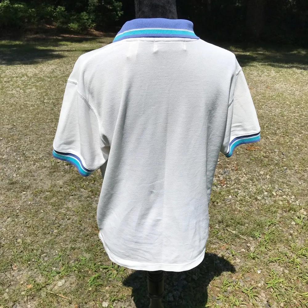 RETRO WHITE FLORAL EMBROIDERED COLLARED TEE - Image 3