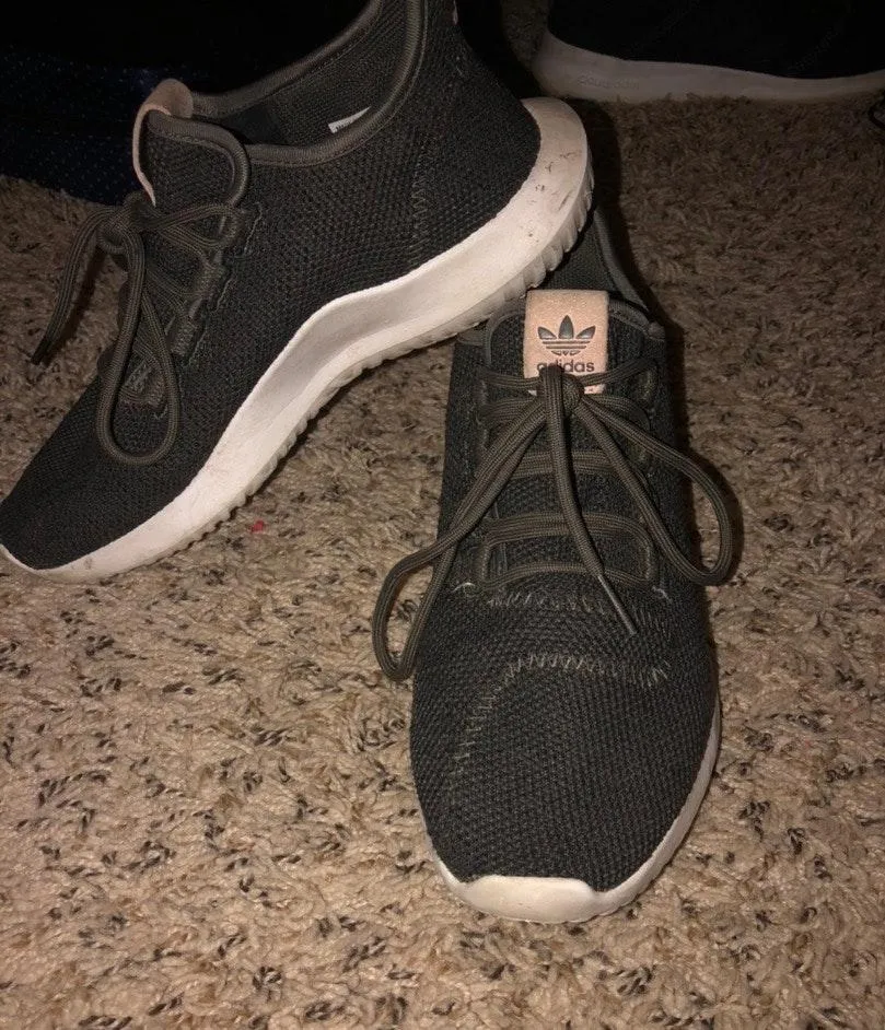 Adidas Tennis Shoes - Image 3