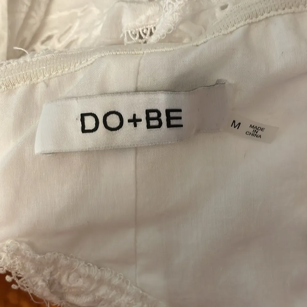 DO+BE Elegant White Lace Women’s Crop Top Size Medium - Image 4