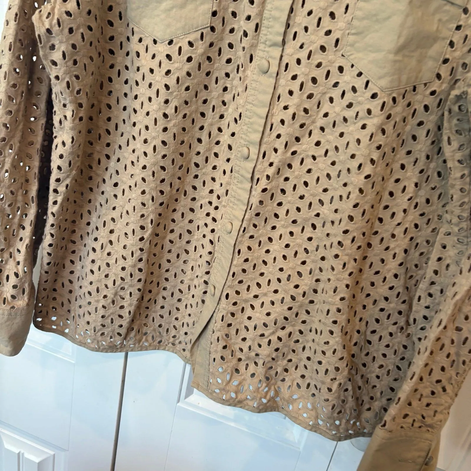 Susan‎ Graver Tan Eyelet Button Down Shirt Size Large - Image 4