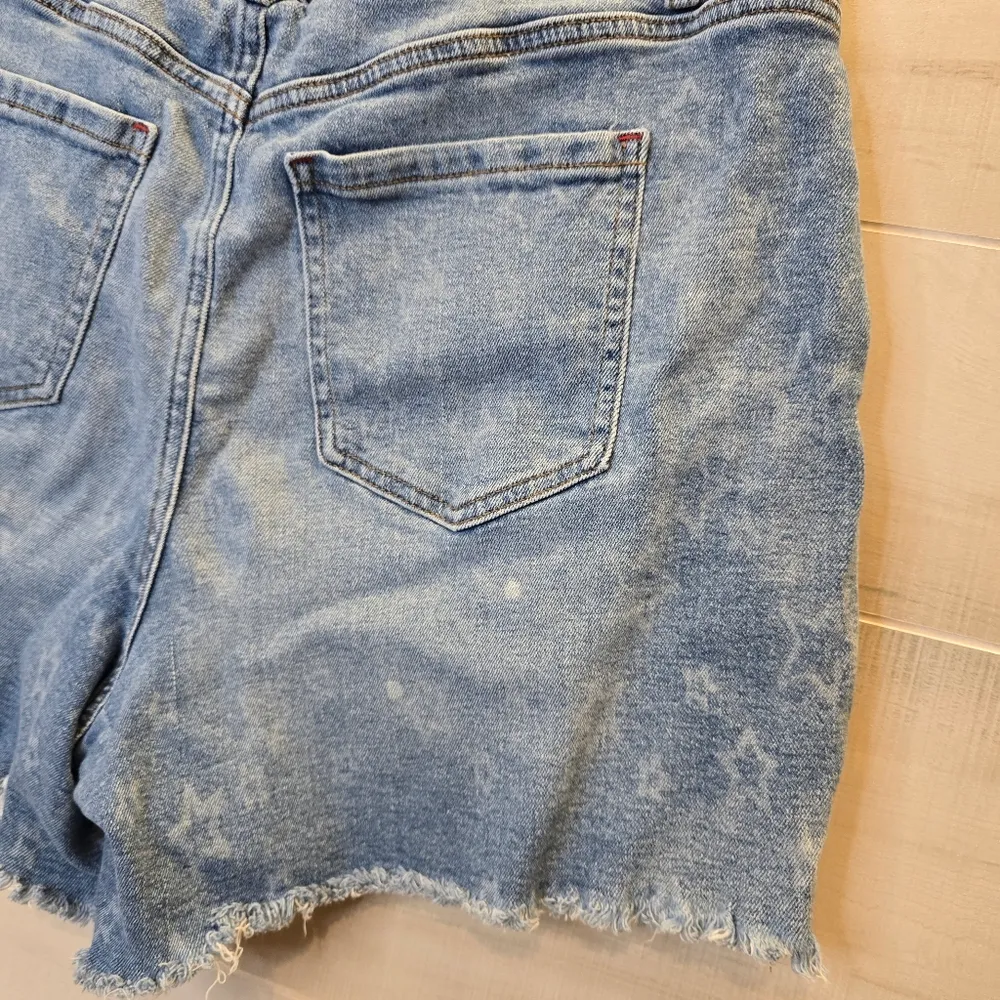 {16} Lane Bryant Fading Star Design Denim Jean Shorts Stretchy Material - Image 8