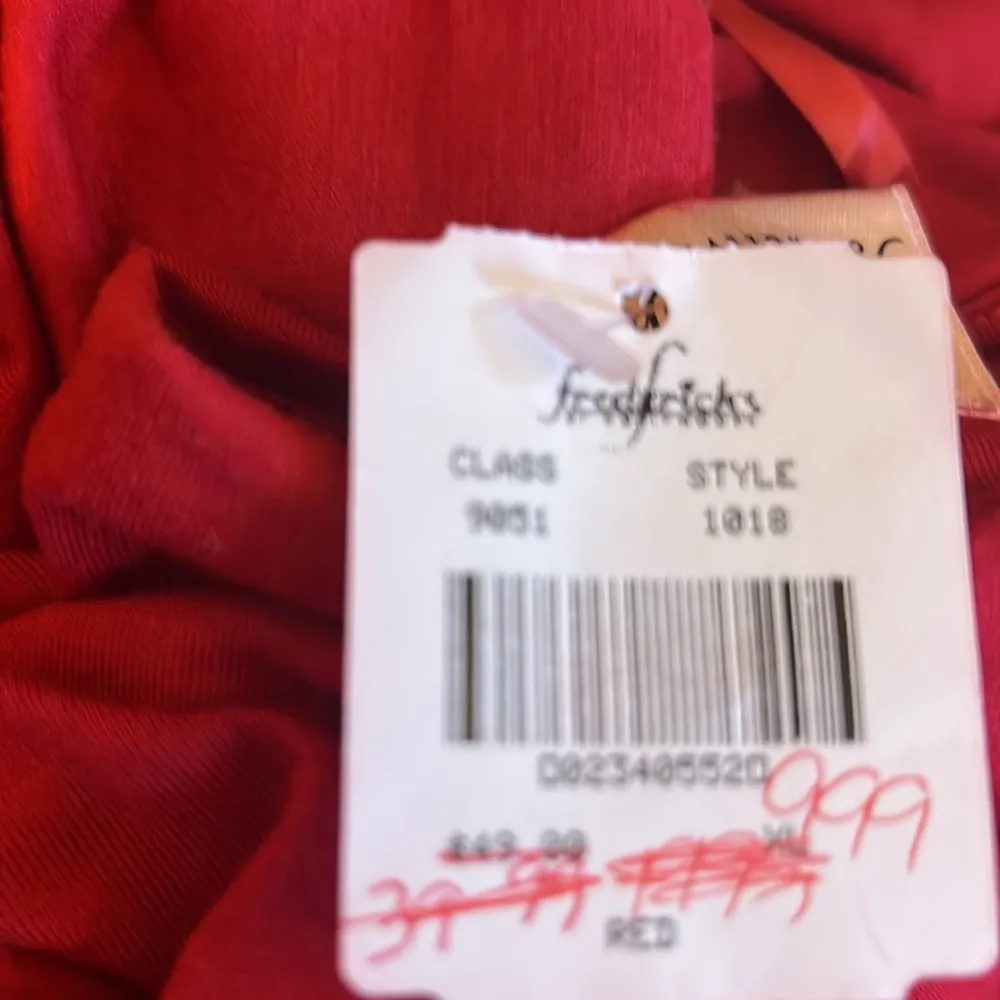 Unique One Strap Blingy Red Going Out Shirt NWT - Image 5