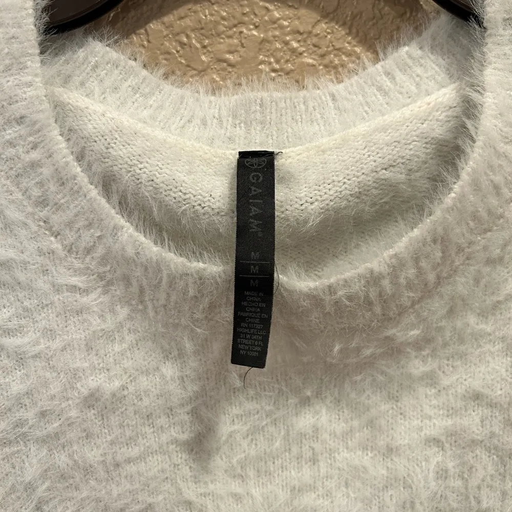 Gaiam Cozy White Women's Eyelash Sweater - Image 9