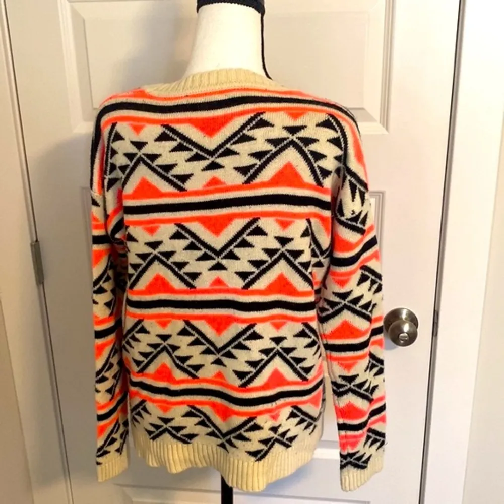Forever 21|| Fluorescent peach/white/ black Aztec print sweater - Image 4