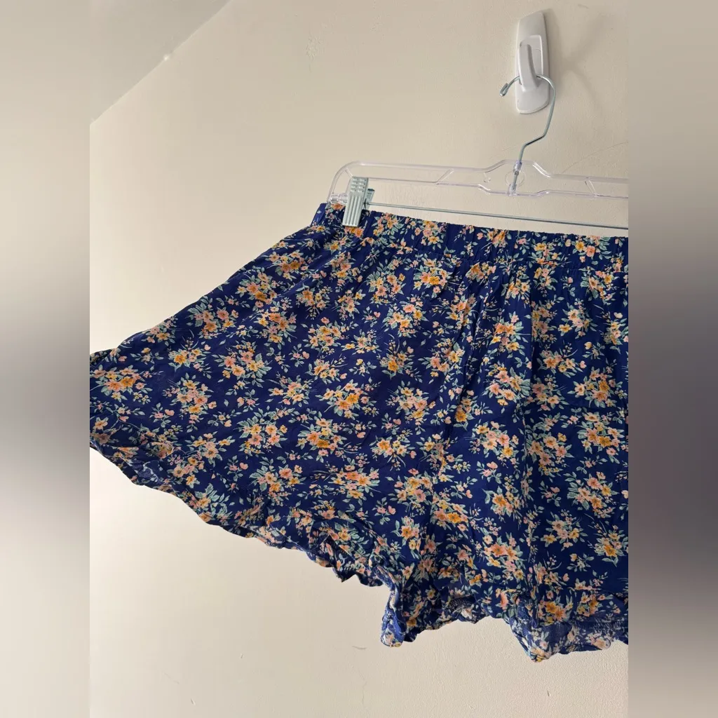 American Eagle Blue Floral Pull On Shorts - Image 2