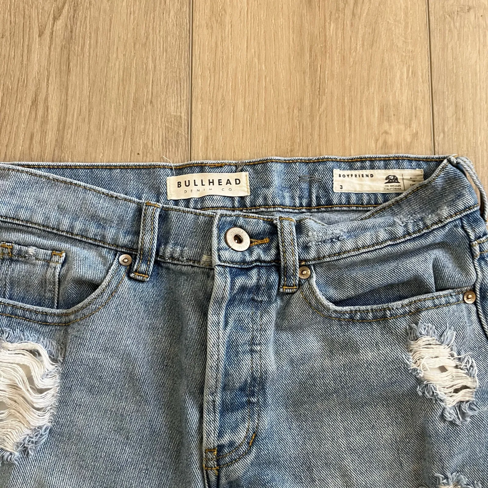 Bullhead Denim Co. Women’s Light Wash Distressed Boyfriend Jean Sz 3 Blue - Image 5