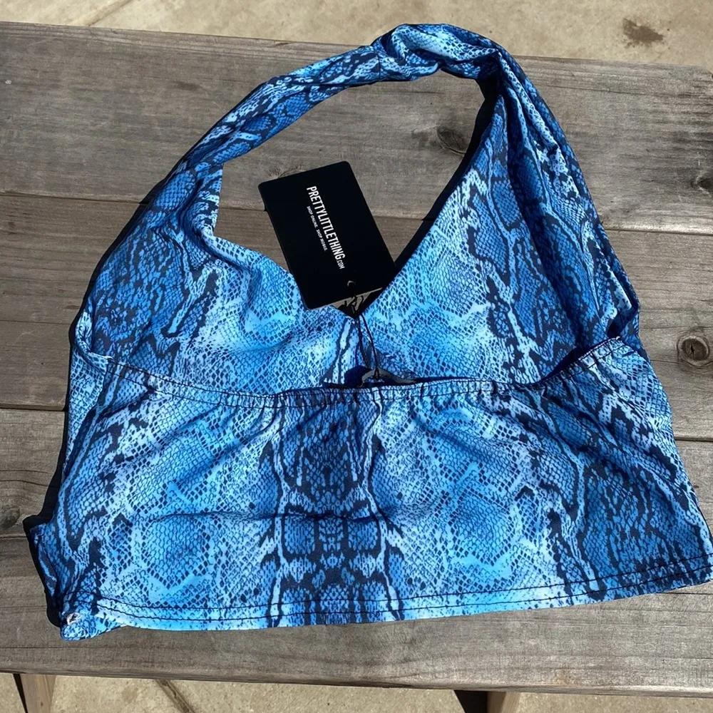 PrettyLittleThing Blue Snake Print Halter Crop Top Size 6 - Image 3