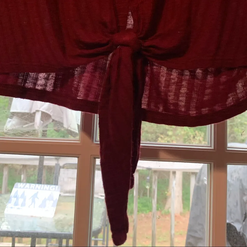 Free Kisses- Womens 2X, burgundy, slouchy top. Short sleeves. Worn once. - Image 2