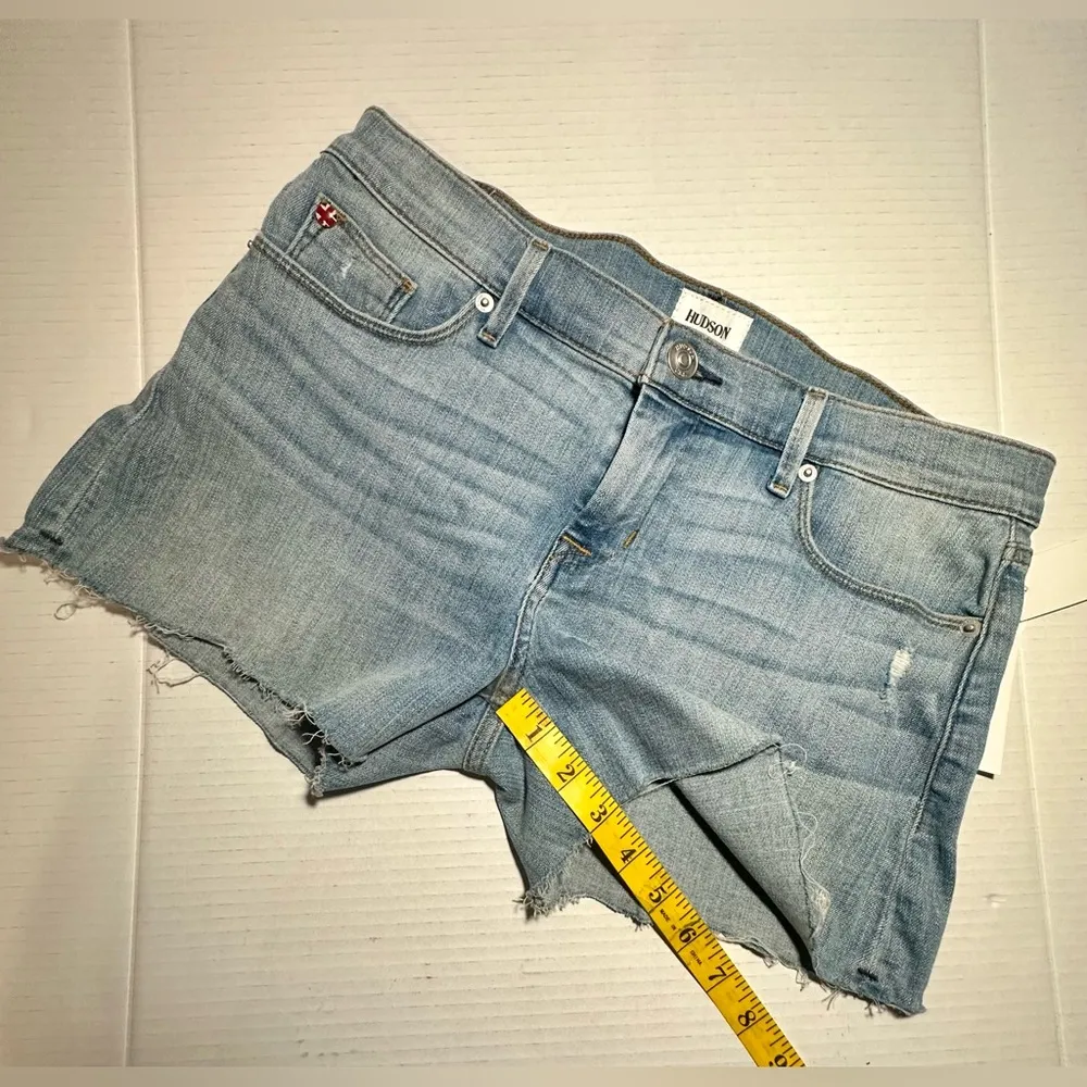 Hudson Jeans Hudson Amber Raw Edge Fray Hem Denim Jean Shorts Light Blue Woman's Size 28 NWT - Image 5