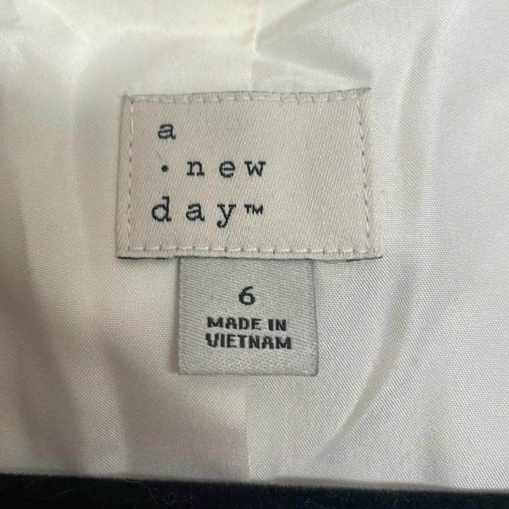 White Linen Pinstripe Blazer - Image 5