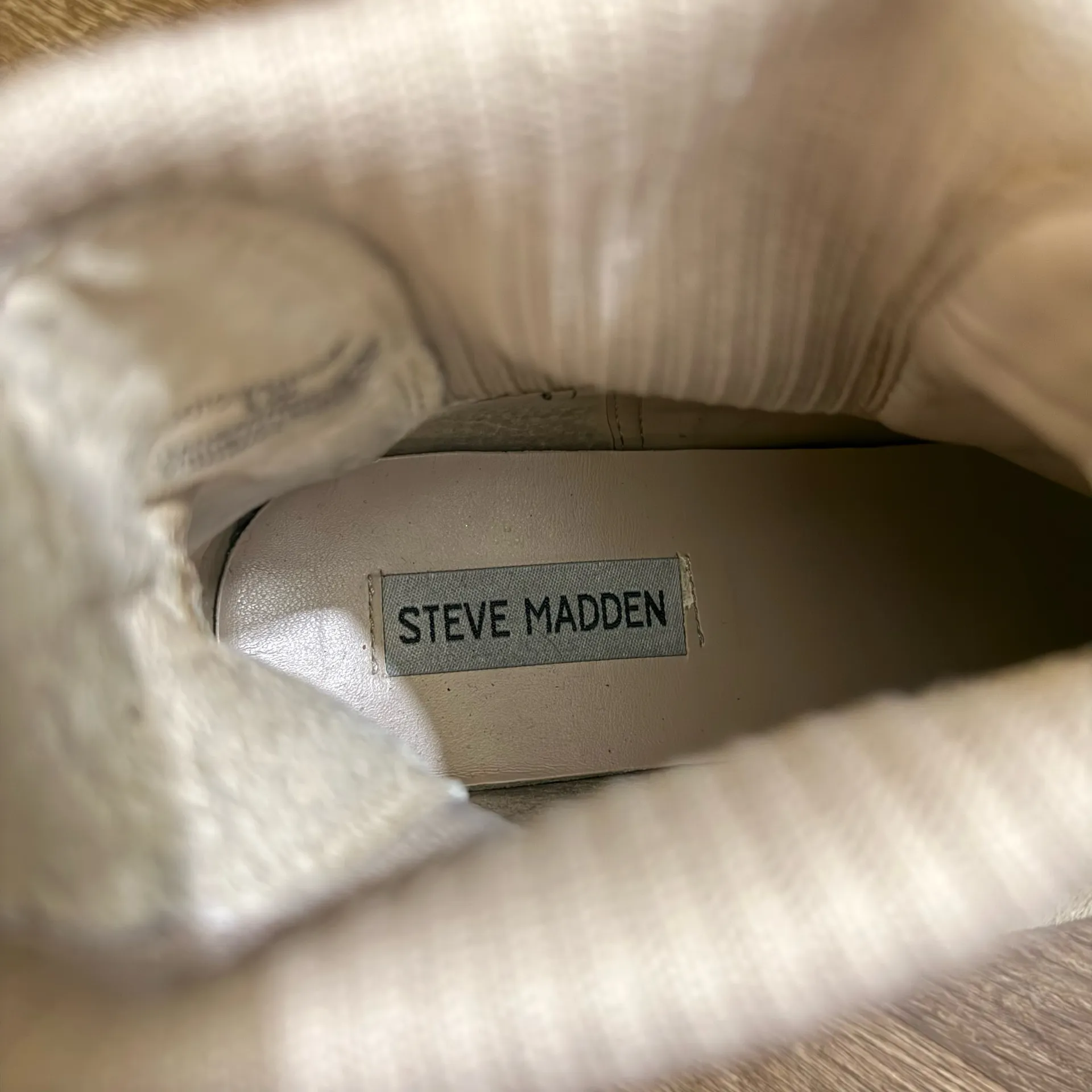 Steve Madden Beige Suede Chelsea Boots Platform Winter Leather Size 8.5 Tan - Image 7