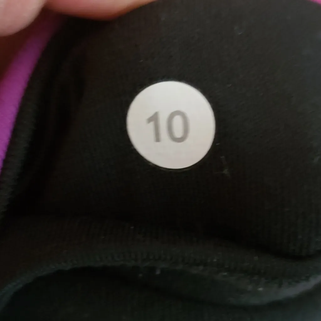 Lululemon black Reversable flare Groove pant OG’s excellent condition! - Image 4