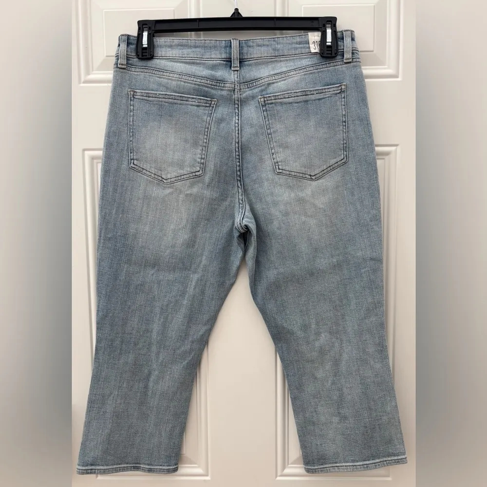 NWT Cosmic Blue Love Stitch Fix Blue Jeans Capri Size 31P Distressed Light Wash - Image 2