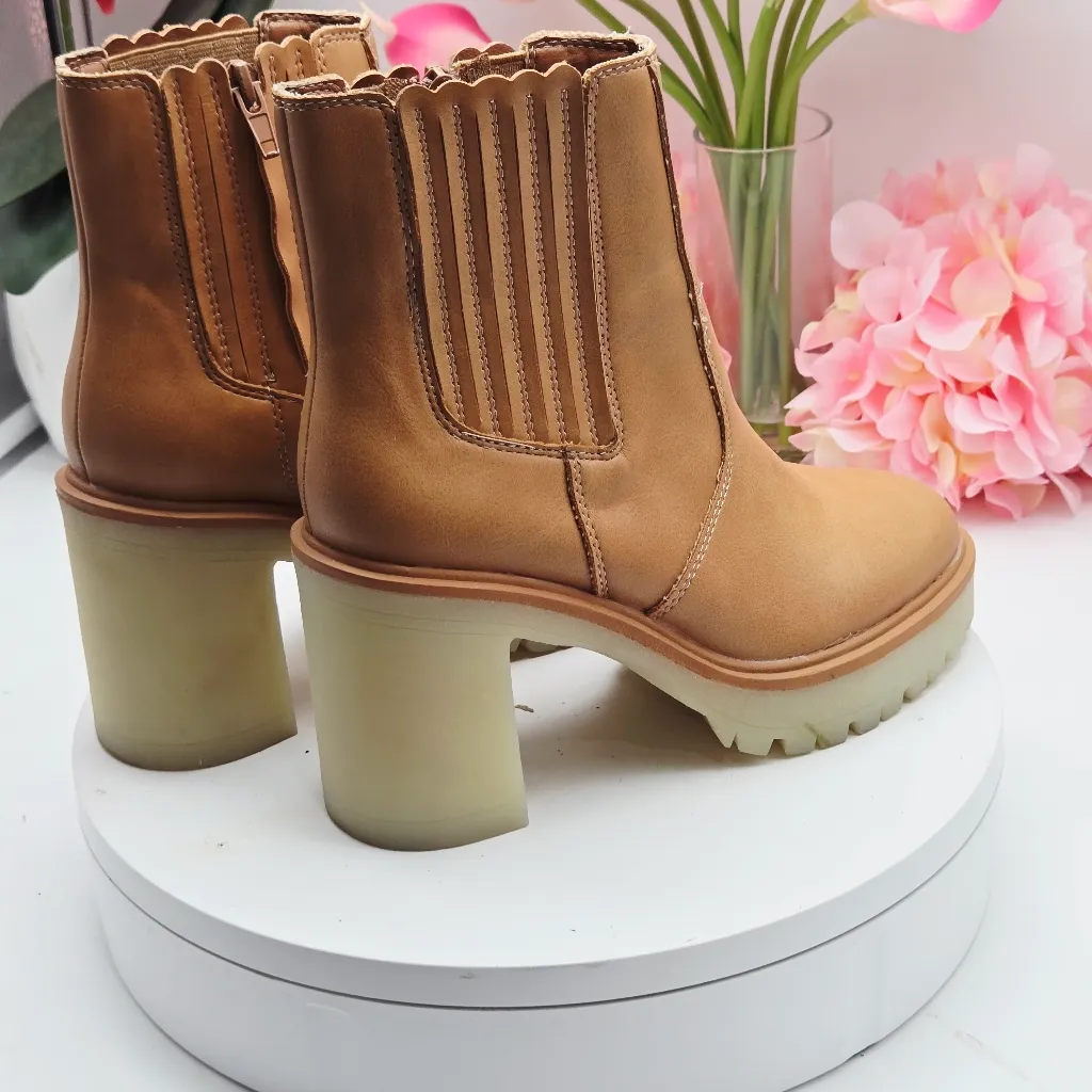 Oasis Society Anatasia Tan Boots Women's Sz 6 Faux Leather Lug Heeled Ankle - Image 6