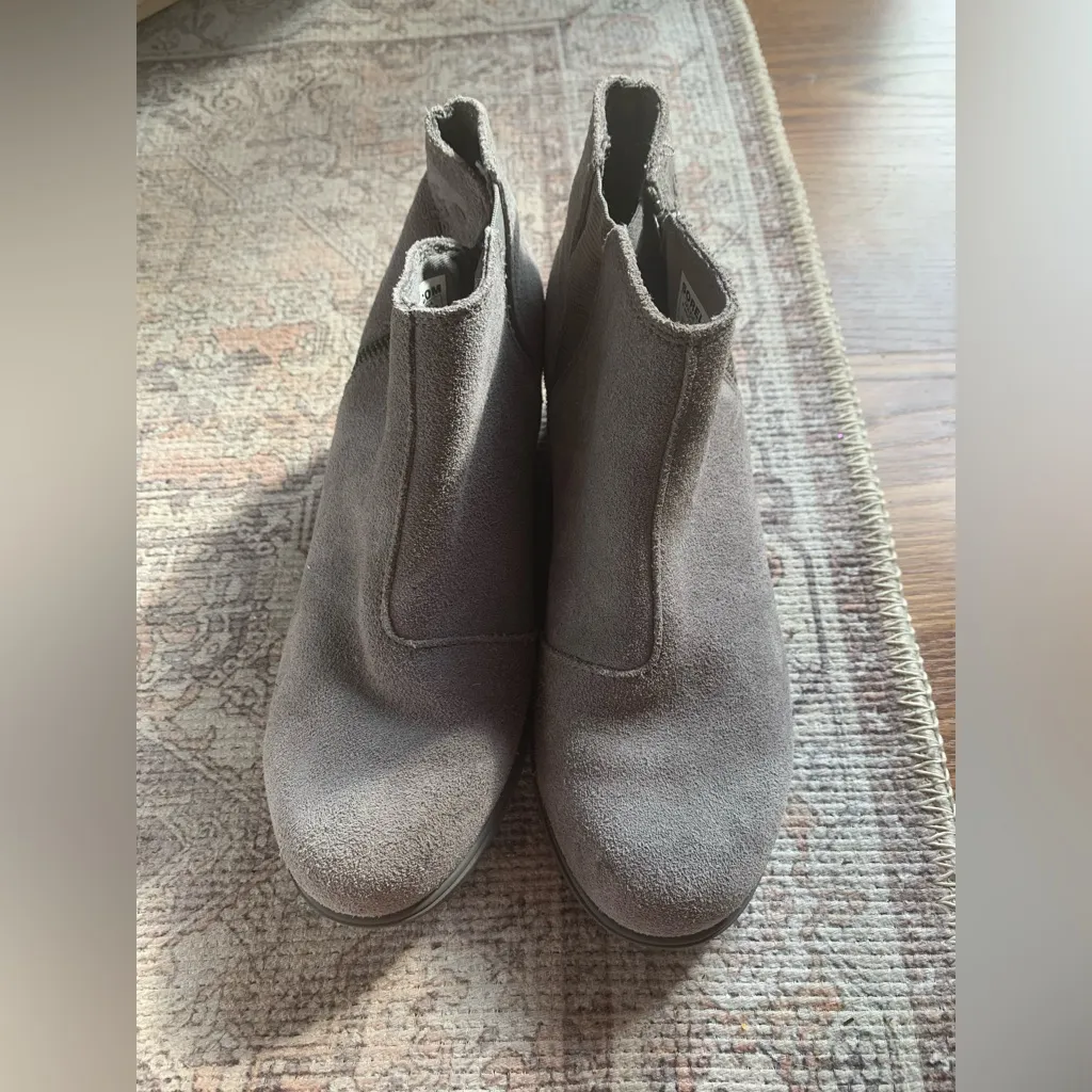 Like New Sorel Wedge Shoe Women’s Footwear Size 7 Grey Fall Formal Casual - Image 2