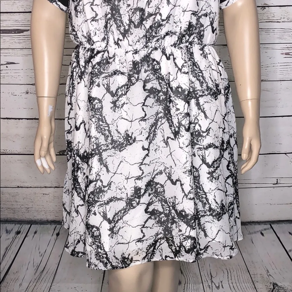 ASOS Curve NWT Size 16 Black & White Marble Print Elastic Waistline Dress - Image 3