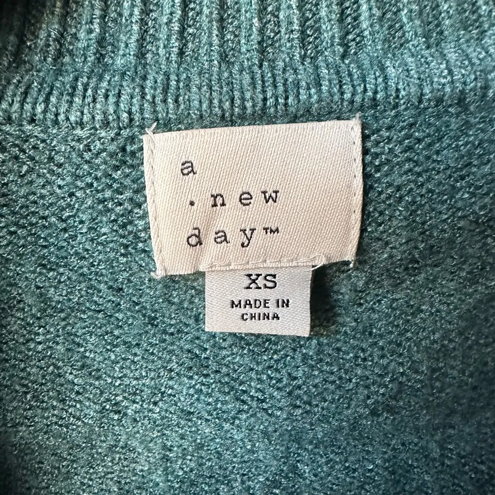 A New Day Women's Collared Split Neck Pullover Teal Sweater Size XS Cropped Top - Image 2