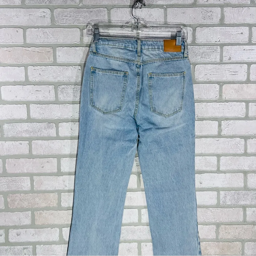 Avec Les Filles Light Wash Distressed Straight Leg Split Seam Jeans Size 26 - Image 6